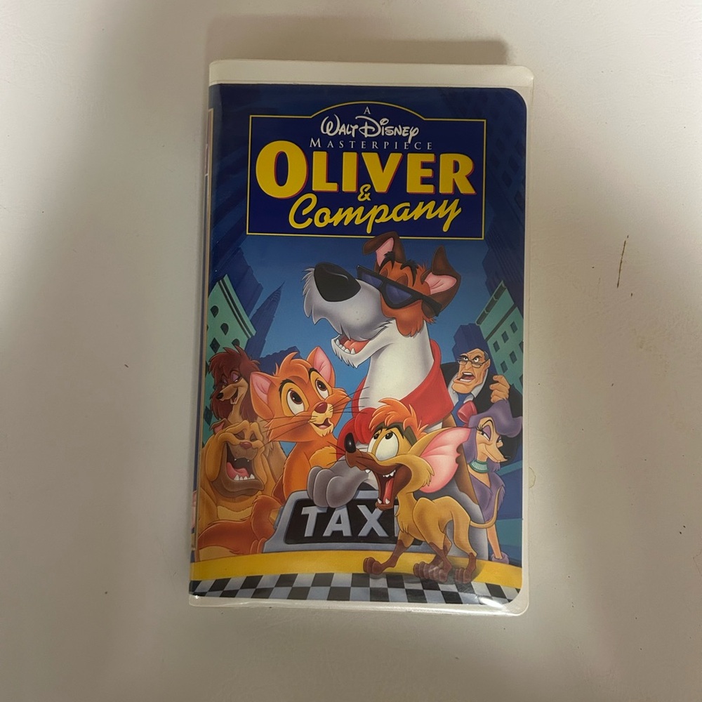 Walt Disney Oliver & Company VHS